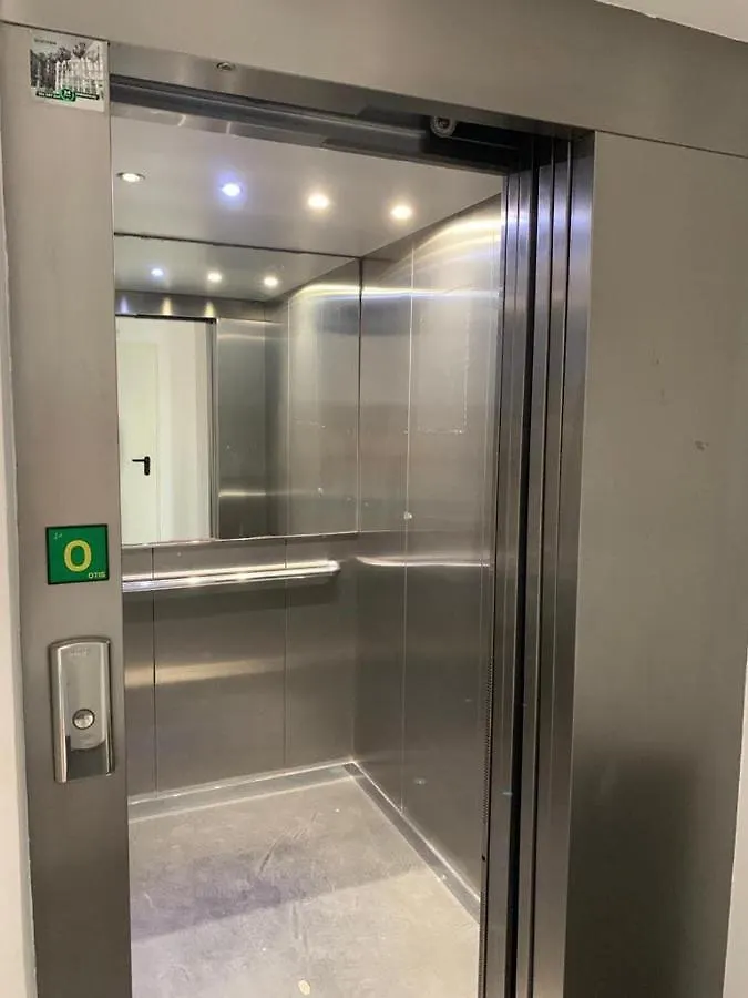 -Malagasunapts- Rooftop Pool & Free Parking